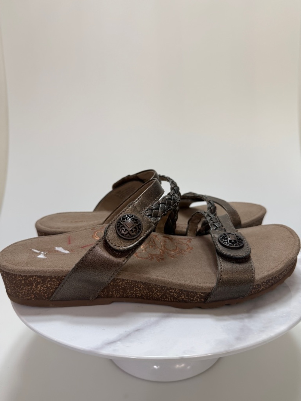 Aetrex  Slide Sandals 9.5
 Janey Braided Slide Sandal bronze leather